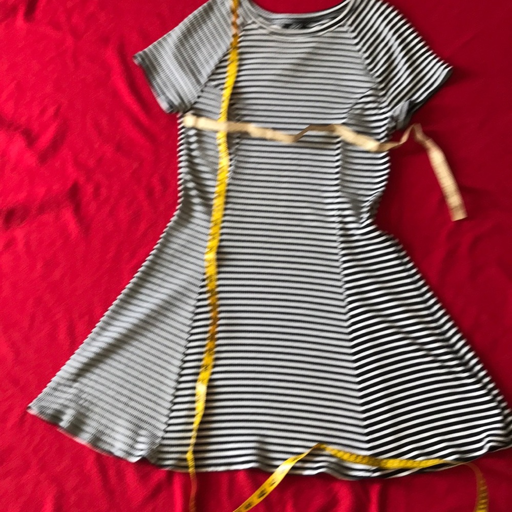 Dress - Picture 4 of 7